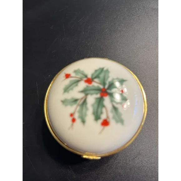 Lenox Trinket Box Hinged Lid Round Holiday Holly Berries Christmas Jewelry Jar - Picture 2 of 10